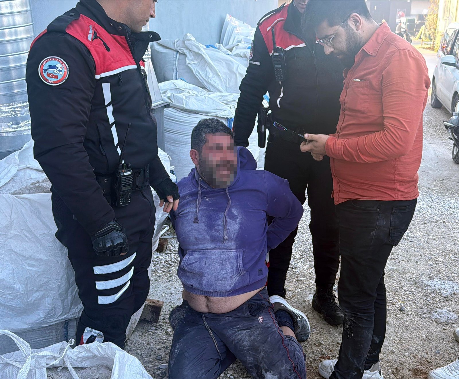 Adem AKALAN/ANTALYA, (DHA) -ANTALYA'da maaşını alamadığını öne süren Ali K.