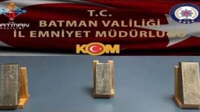 Bayram AYHAN/BATMAN, (DHA)- BATMAN’da polis ekipleri tarafından durdurulan taksideki müşteri