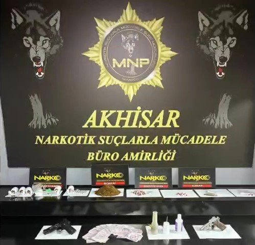Serkan ÖZDEMİR/ AKHİSAR(Manisa), (DHA)- MANİSA’nın Akhisar ilçesinde polis ekipleri tarafından