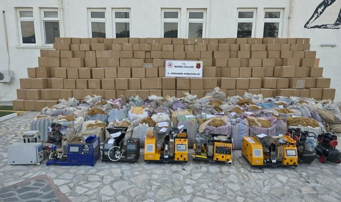 Doğan ÇİZMECİ/TURGUTLU, (Manisa), (DHA)- MANİSA'nın Turgutlu ilçesinde, jandarmanın kaçak tütün