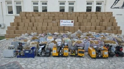 Doğan ÇİZMECİ/TURGUTLU, (Manisa), (DHA)- MANİSA'nın Turgutlu ilçesinde, jandarmanın kaçak tütün