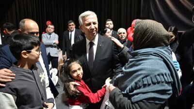 ANKARA,(DHA)- ANKARA Büyükşehir Belediye Başkanı Mansur Yavaş, eşi Nursen Yavaş