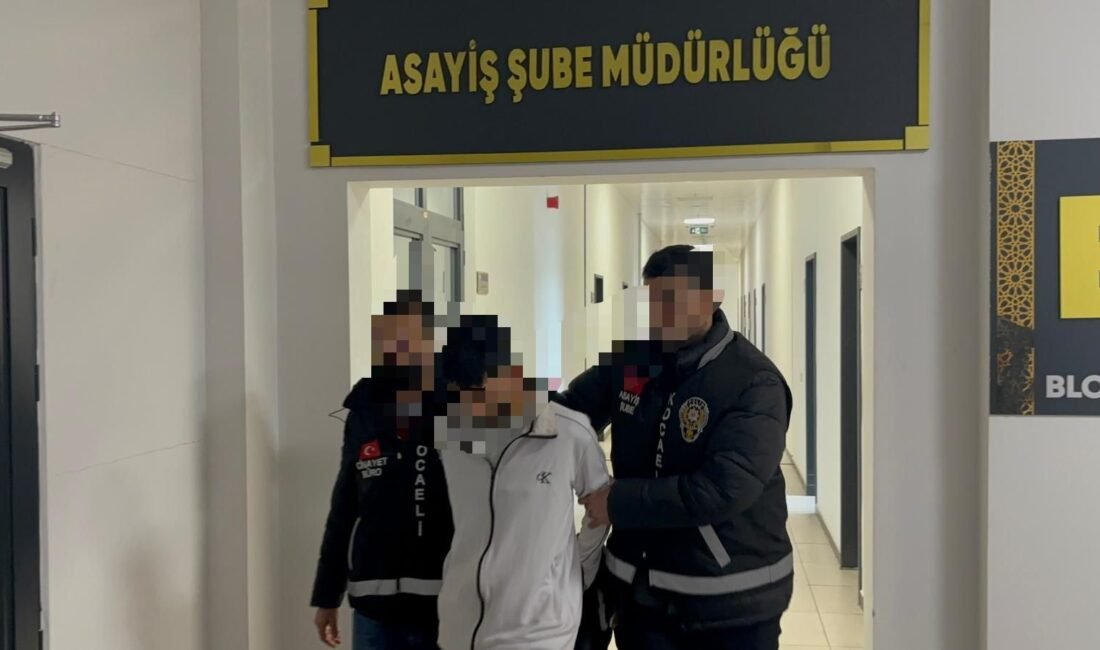 TUTUKLANDI Kocaeli’nin Körfez ilçesinde, markette çıkıp dışarı taşan kavgada Deniz