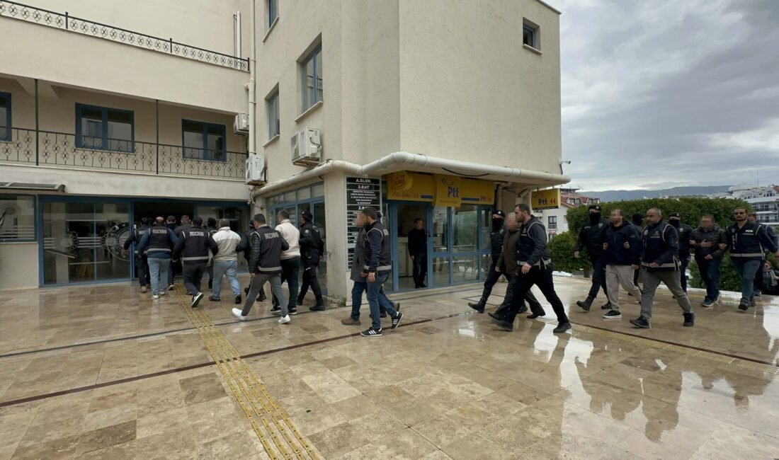 Yaren ÖZDEMİR/MARMARİS (Muğla), (DHA)- MUĞLA'nın Marmaris Belediyesi'nde imar ile ruhsat