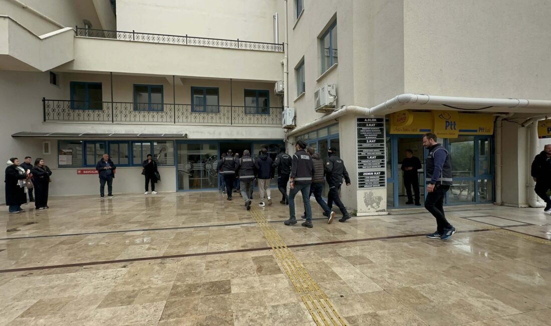 Yaren ÖZDEMİR/MARMARİS (Muğla), (DHA)- MUĞLA'nın Marmaris Belediyesi'nde imar ile ruhsat