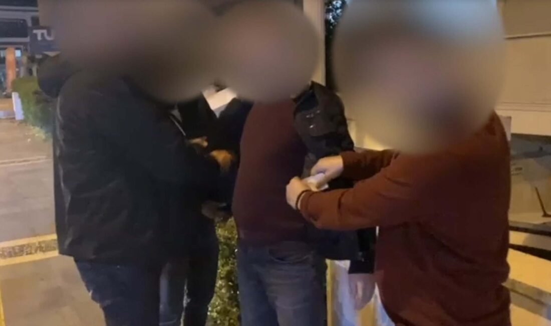 Marmaris’teki rüşvet operasyonunun görüntüleri ortaya çıktı Cavit AKGÜN-Yaren ÖZDEMİR/MARMARİS (Muğla), (DHA)- MUĞLA’nın Marmaris Belediyesi’nde imar ile