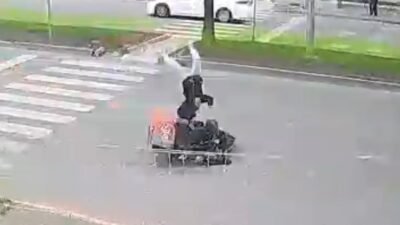Koray ÜNLÜ/ MERSİN, (DHA)- MERSİN’in merkez Yenişehir ilçesinde motokuryenin yaya