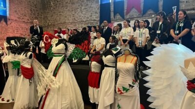 Yağmur ÖNGÜN/İZMİR, (DHA)- İZMİR’de Tarihi Havagazı Fabrikası’nda düzenlenen 'Zarafetin Dokunuşu