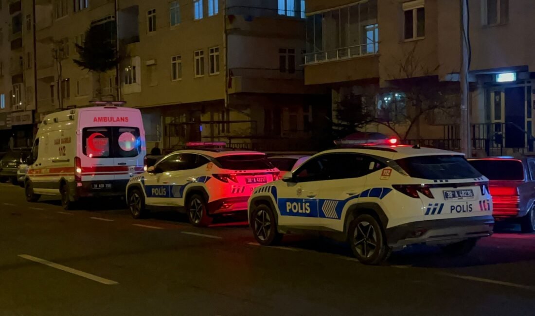 Samed Aydın SUN/ KAYSERİ, (DHA)- KAYSERİ'de mezarlık ziyaretine giderken ailesinin