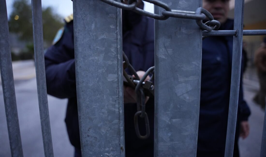 Midilli Adası’nda mahsur kalan Türk turisler yurda döndü Kadir KAYA/AYVALIK,(Balıkesir),(DHA)-YUNANİSTAN’ın Midilli Adası’nda şap hastalığı nedeniyle hükümetin kararlarını protesto