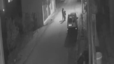 Alican GÜMÜŞ/HATAY, (DHA)-HATAY'ın Samandağ ilçesinde 2 kişi, park halindeki motosikleti