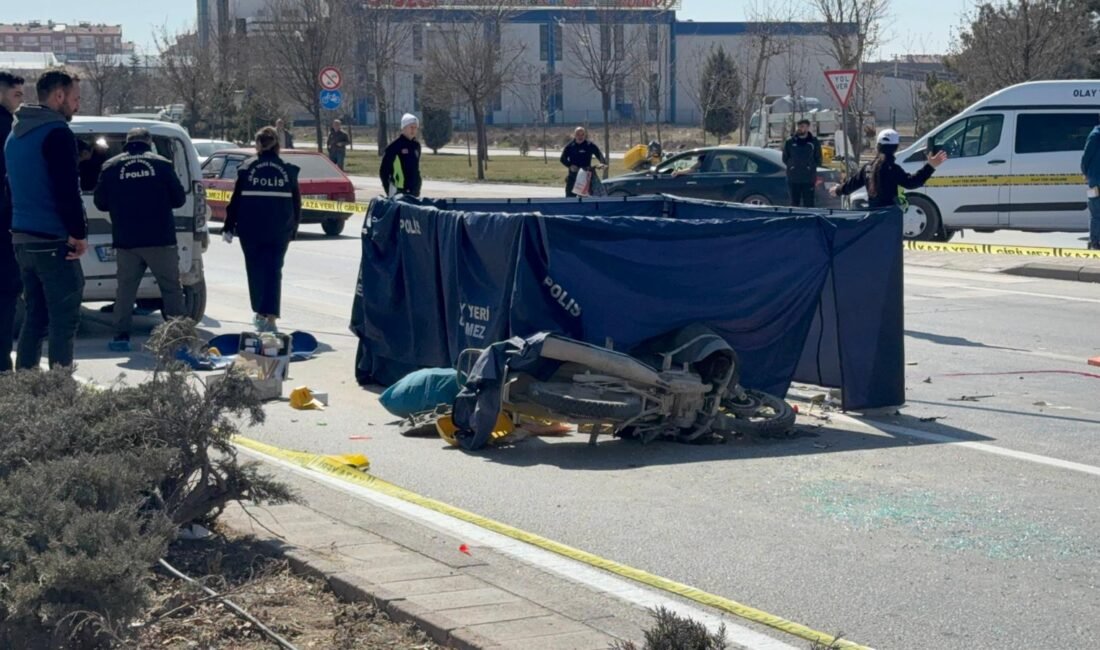 Salih BÜYÜKSAMANCI/KONYA, (DHA)-KONYA'da motosikletin hafif ticari araca çarptığı kazada kurye