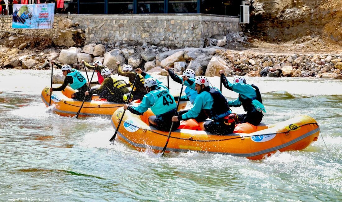 Munzur Nehri’nde ‘rafting’ heyecanı; 300 sporcu kıyasıya yarıştı Serhat Ozan YILDIRIM/TUNCELİ, (DHA)-TUNCELİ'de 36 kilometrelik parkuruyla dünyanın en uzun