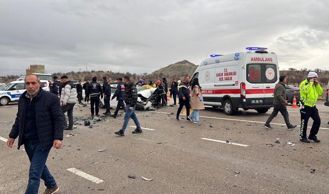 Ahmet KORKMAZER/ NEVŞEHİR, (DHA)- NEVŞEHİR'de sağnak yağış nedeniyle kayganlaşan yolda