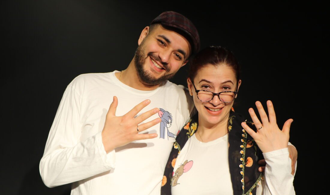 Emre ÖNCEL/SAMSUN, (DHA)-SAMSUN'da nişanlanan Ali Mesut Mızrakçı (33) ve Özge