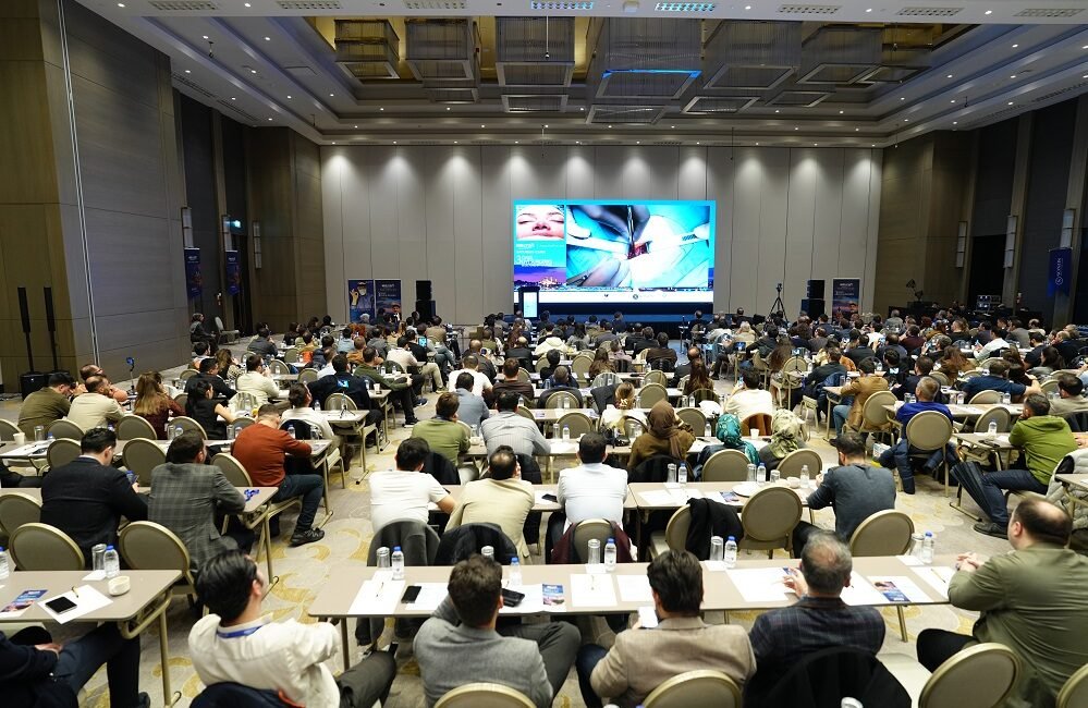 İSTANBUL, (DHA) - BURUN estetiği alanında önde gelen uzmanları bir