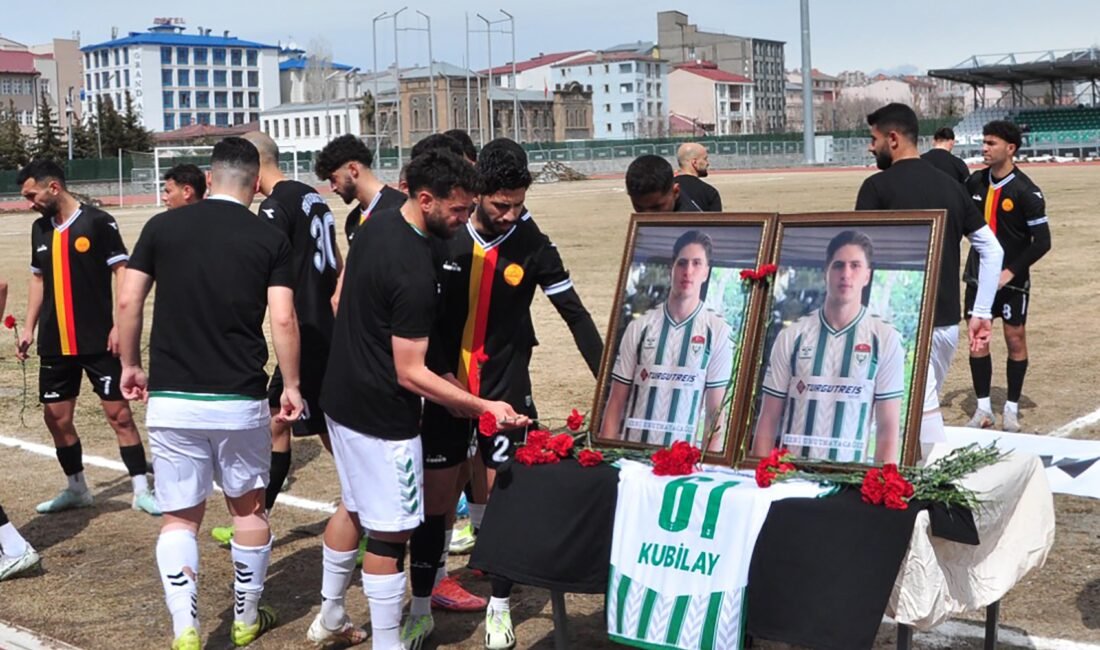 Öldürülen futbolcu Kubilay Kaan Kundakçı, yeşil sahada anıldı Volkan KARABAĞ/KARS, (DHA)- İSTANBUL’da uğradığı silahlı saldırıda yaşamını yitiren Kubilay