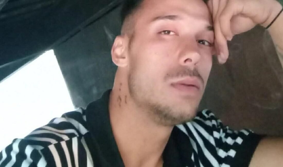 Mustafa İÇ / İZMİR, (DHA) -İZMİR'in Konak ilçesinde önünü kesen