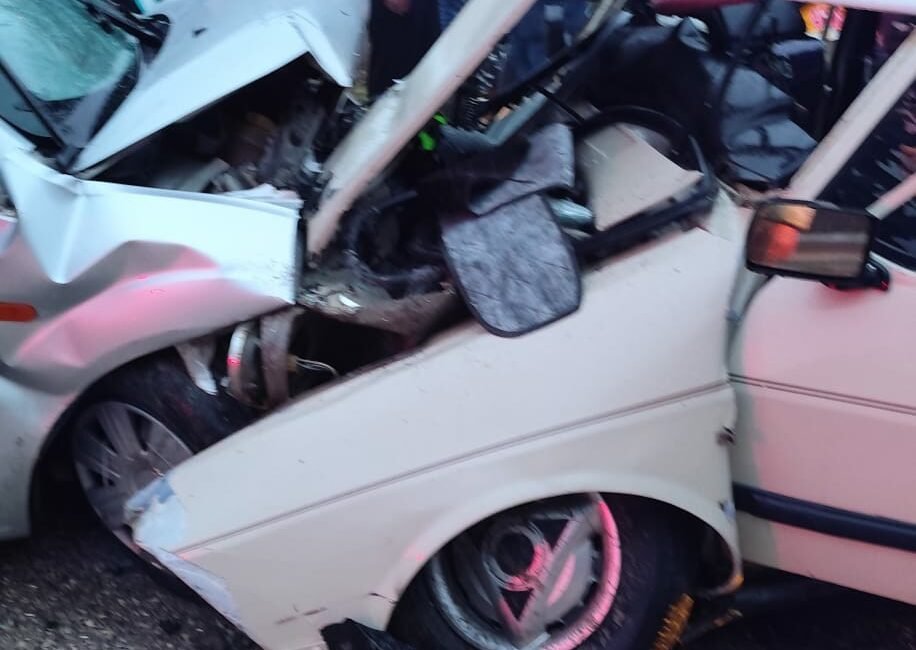 Efendi ERKAYIRAN/ KADİRLİ(Osmaniye), (DHA)- OSMANİYE'nin Kadirli ilçesinde iki otomobilin çarpıştığı