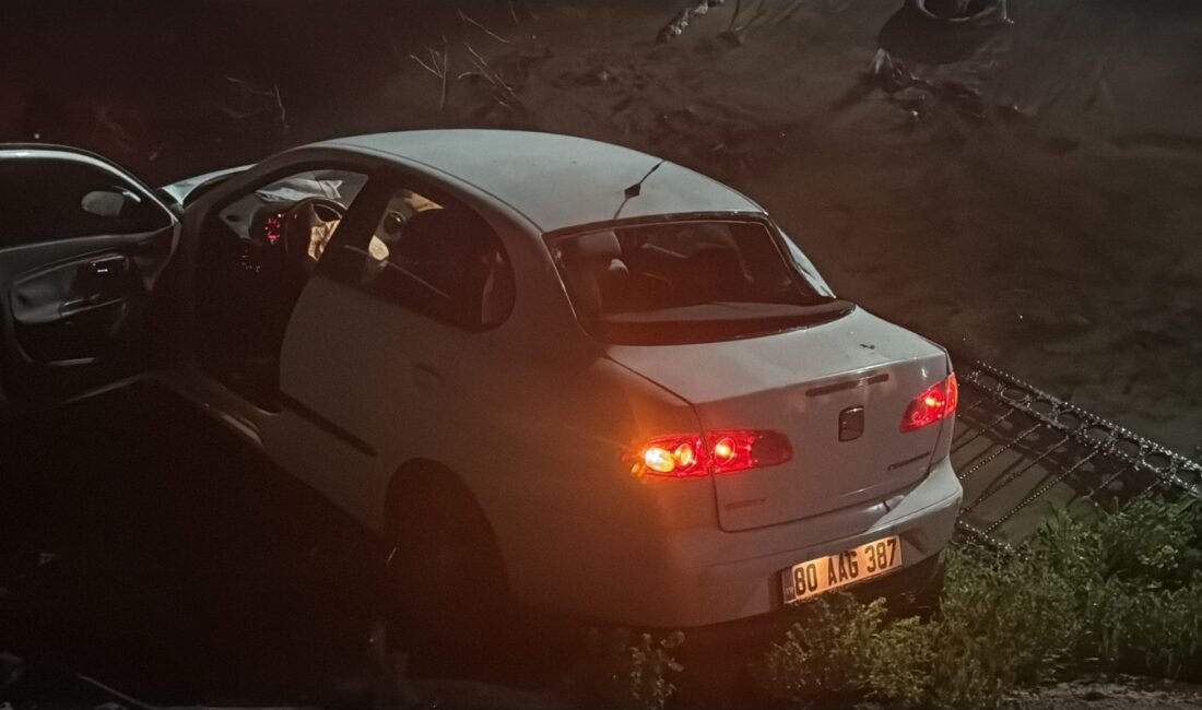 Kamil ŞEKER/DÜZİÇİ (Osmaniye), (DHA)- OSMANİYE'nin Düziçi ilçesinde sürücüsünün kontrolünü kaybettiği