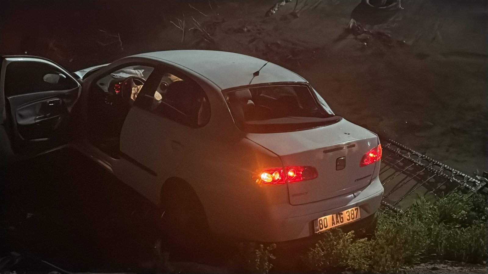 Kamil ŞEKER/DÜZİÇİ (Osmaniye), (DHA)- OSMANİYE'nin Düziçi ilçesinde sürücüsünün kontrolünü kaybettiği