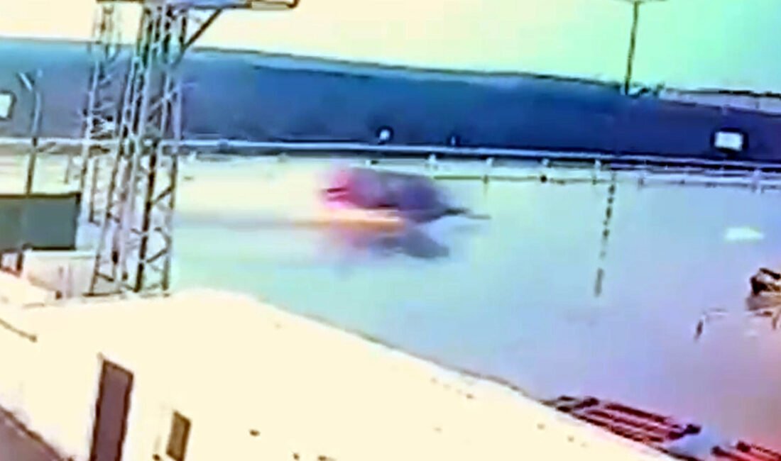 Otomobil, defalarca takla attığı kaza kamerada; 2 yaralı Olgay GÜLER/EDİRNE, (DHA)- EDİRNE'de defalarca takla atan otomobilde 2 kişi