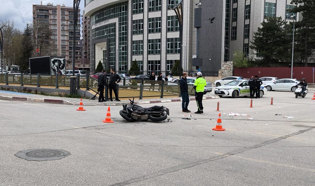 Fatih YILMAZ/TOKAT, (DHA)- TOKAT’ta otomobil ile çarpışan motosikletteki 2 kişi