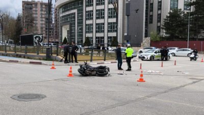 Fatih YILMAZ/TOKAT, (DHA)- TOKAT’ta otomobil ile çarpışan motosikletteki 2 kişi