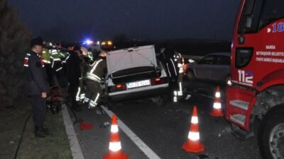 Emre SAÇLI/ SALİHLİ(Manisa), (DHA)- MANİSA’nın Salihli ilçesinde 3 otomobilin karıştığı