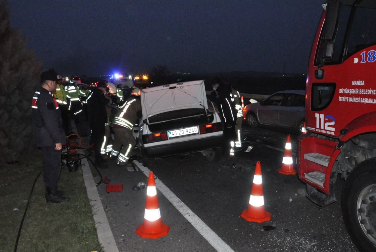 Emre SAÇLI/ SALİHLİ(Manisa), (DHA)- MANİSA’nın Salihli ilçesinde 3 otomobilin karıştığı