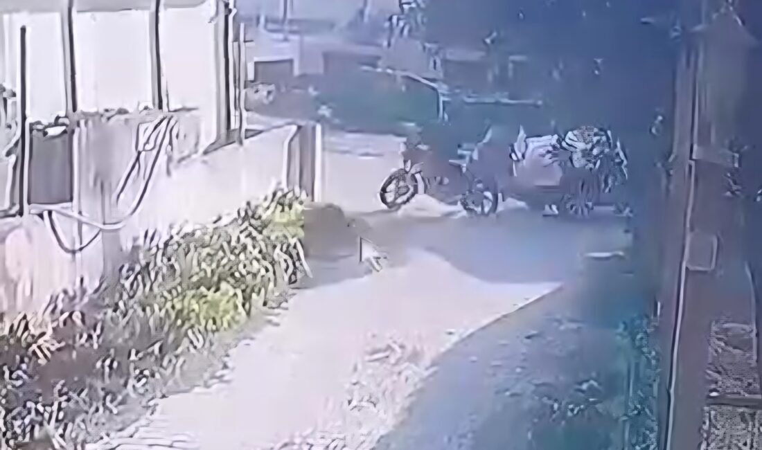 Alican GÜMÜŞ/HATAY, (DHA)- HATAY'ın Samandağ ilçesinde otomobilin arkadan çarptığı motosikletin