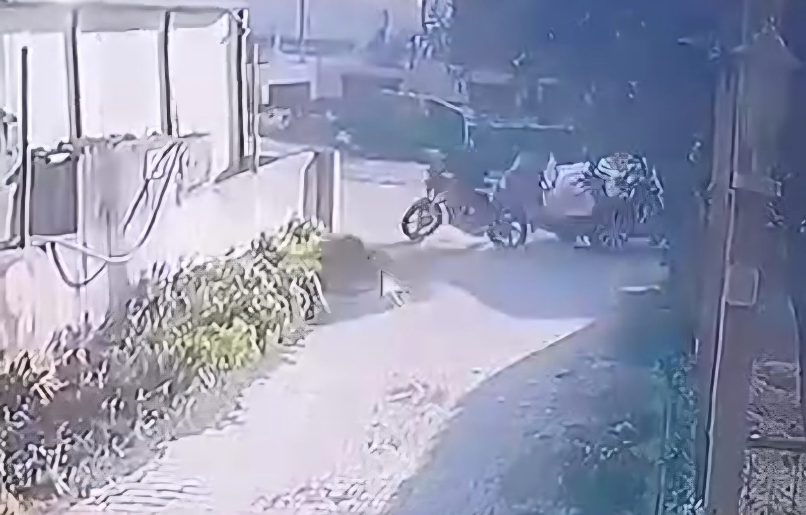 Alican GÜMÜŞ/HATAY, (DHA)- HATAY'ın Samandağ ilçesinde otomobilin arkadan çarptığı motosikletin