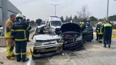 Ersan ERDOĞAN/MANİSA (DHA)- MANİSA’nın Yunusemre ilçesinde otomobil önce refüje, ardından