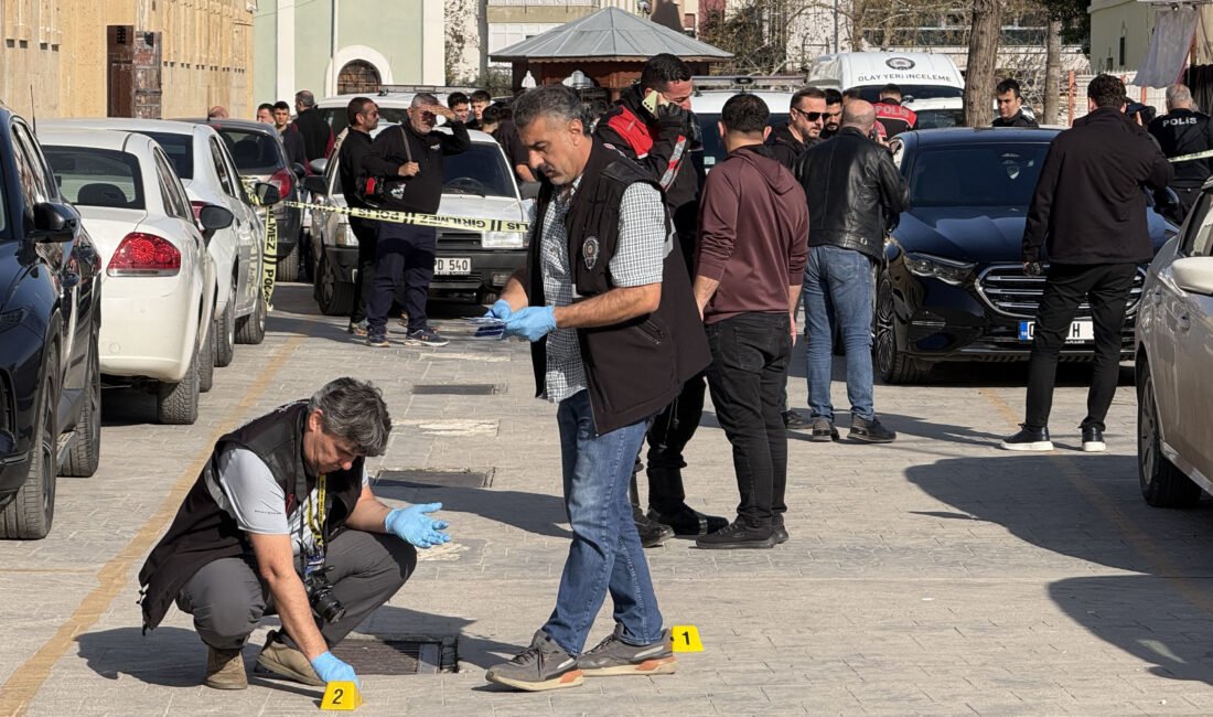 Adem AKALAN/ANTALYA, (DHA)-ANTALYA'da çarşı içinde baharatçı dükkanı bulunan Süleyman Kayhan