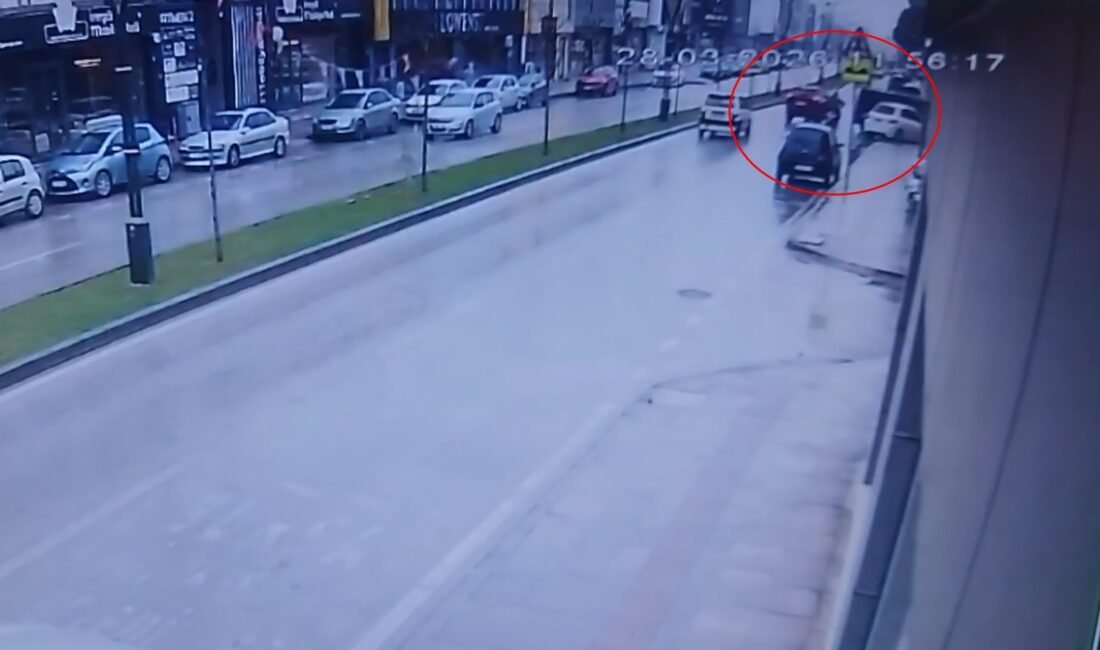 Yavuz YILMAZ/İNEGÖL, (Bursa), (DHA)- BURSA’nın İnegöl ilçesinde, otomobille çarpışan motosikletin