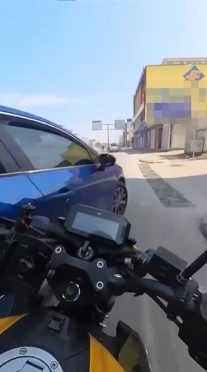 Yiğithan HÜYÜK/BURSA, (DHA)- BURSA’da, otomobille çarpıştıktan sonra savrulup elektrik panosuna