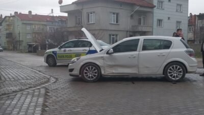 Tuna İŞLEYEN/TAVŞANLI (Kütahya), (DHA)- KÜTAHYA’nın Tavşanlı ilçesinde iki otomobilin çarpıştığı