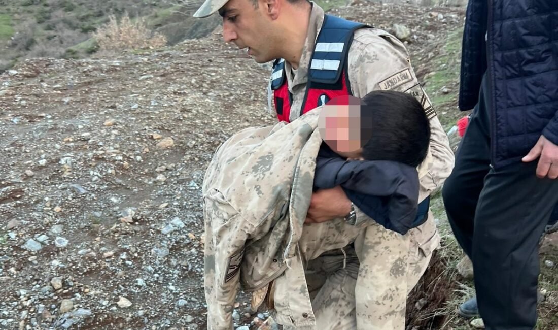 Oyun oynarken kaybolan Emin, 1,5 kilometre uzaklıkta bulundu Akif ÖZALP/ BAYKAN(Siirt), (DHA)- SİİRT’in Baykan ilçesinde oynarken kaybolan Emin