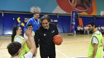 İSTANBUL, (DHA)- DÜNYA Down Sendromu Farkındalık haftası kapsamında toplumsal farkındalığı