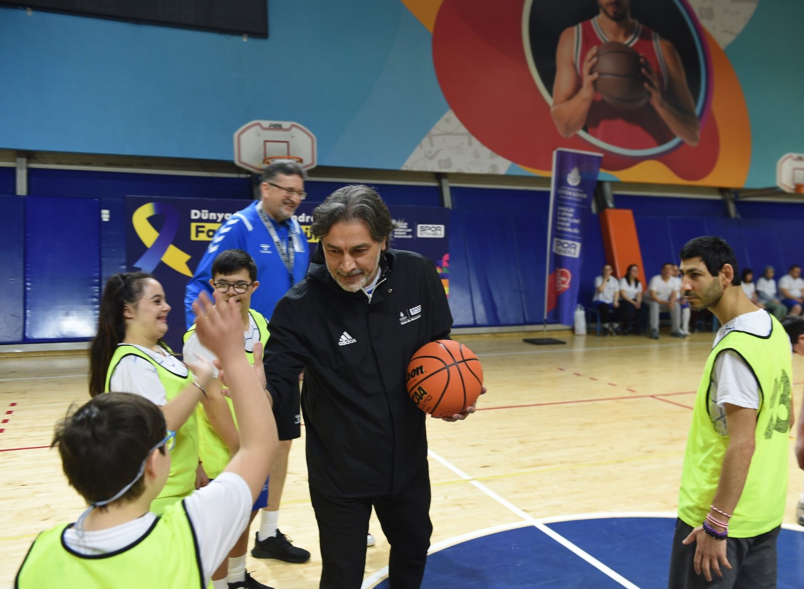 Özel gereksinimli bireyleri sporla buluşturdular İSTANBUL, (DHA)- DÜNYA Down Sendromu Farkındalık haftası kapsamında toplumsal farkındalığı