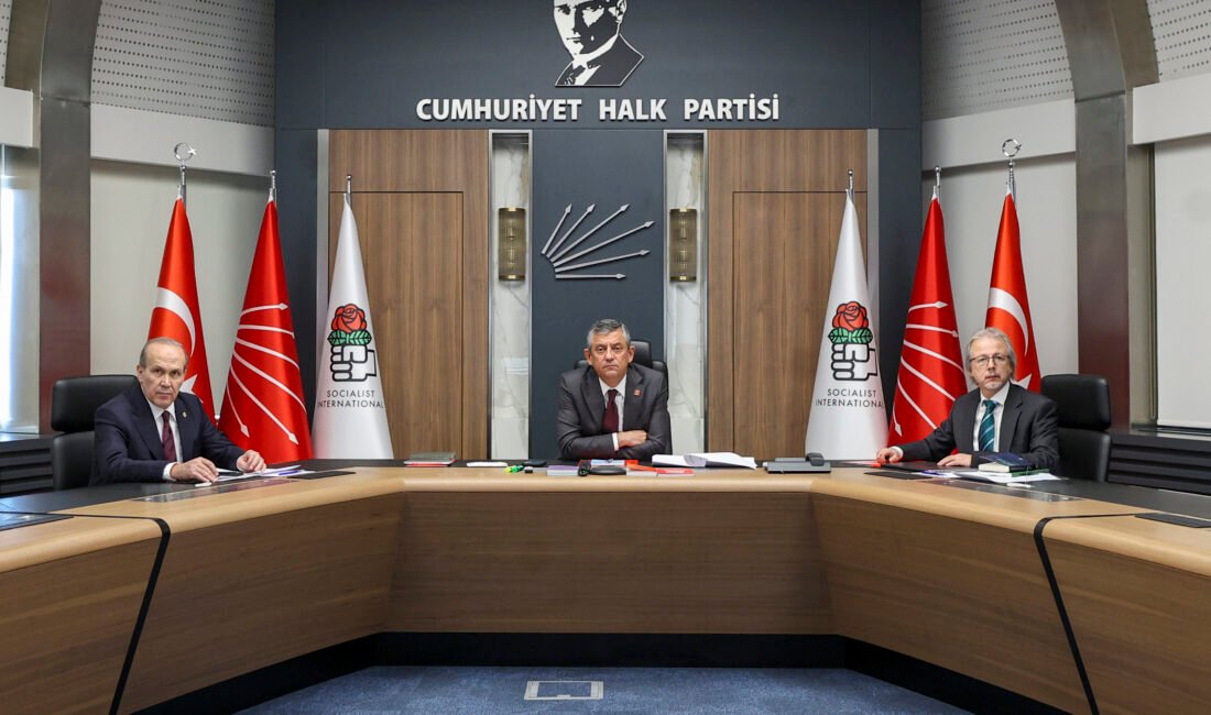 Ayşenur DEMİRTAŞ GÜL/ANKARA, (DHA)- CHP Genel Başkanı Özgür Özel, "Demokrasi,