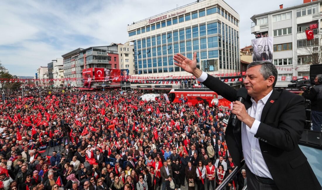 Özgür Özel: Omuz omuza iktidara yürüyoruz Ramazan ÇETİN/UŞAK, (DHA) - CUMHURİYET Halk Partisi (CHP) Genel Başkanı