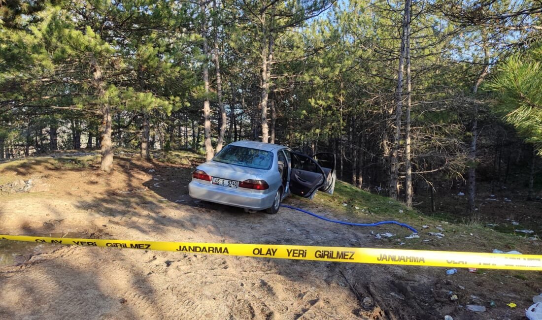 Park halindeki otomobilde ölü bulundu Mustafa ÖZDEMİR/KIZILCAHAMAM (Ankara), (DHA)- ANKARA’nın Kızılcahamam ilçesinde İ.A. (55), park