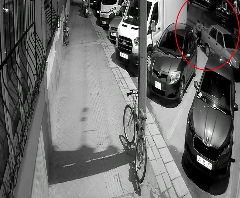 Batuhan KILIÇ/ESKİŞEHİR, (DHA)- ESKİŞEHİR’de bir gün arayla park halindeki 2