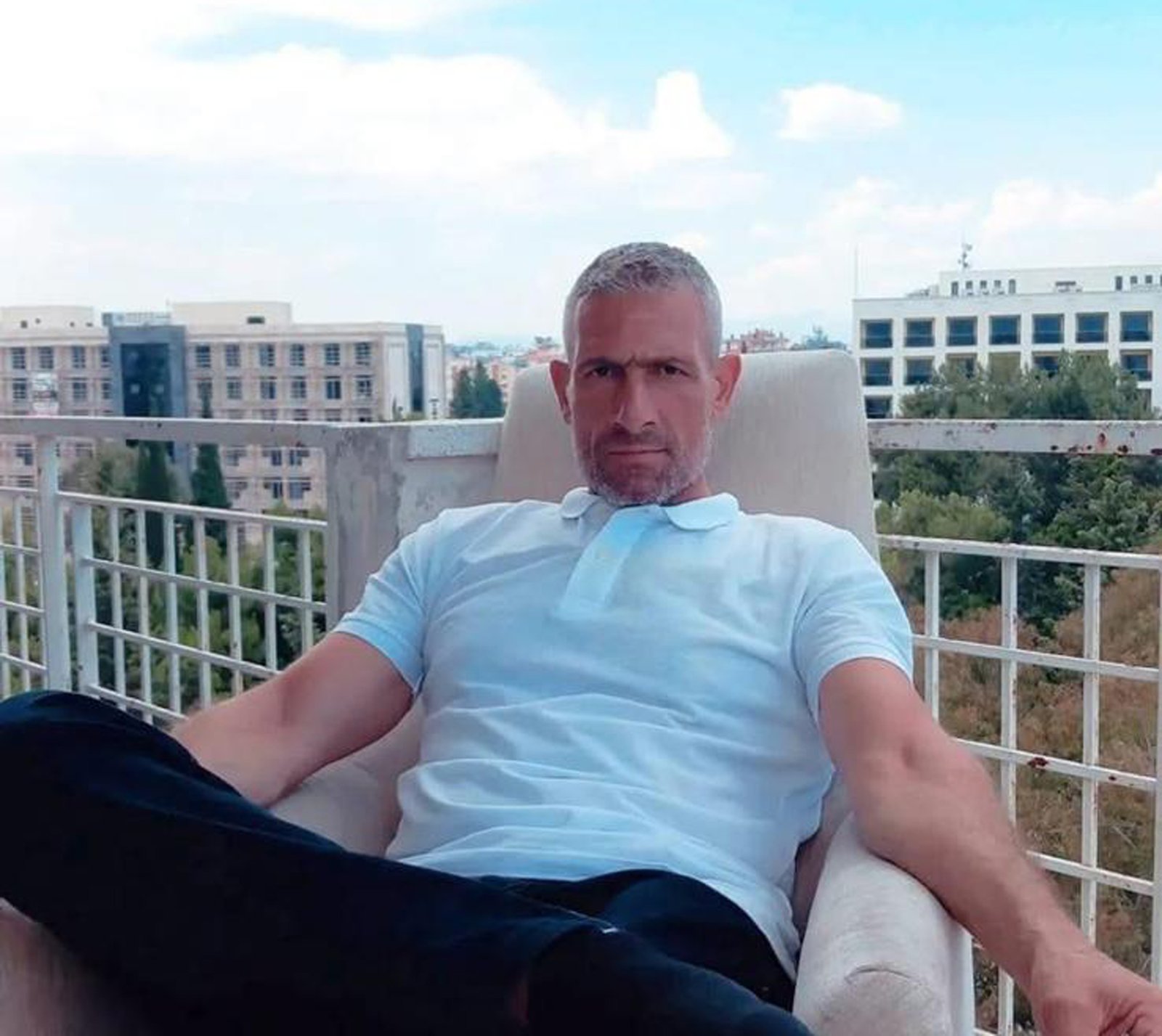 İrem BAŞDAŞ/ANTALYA, (DHA)-ANTALYA'da parkta yürüyüş yapan Ali Haydar Özyıldırım'ı (58)