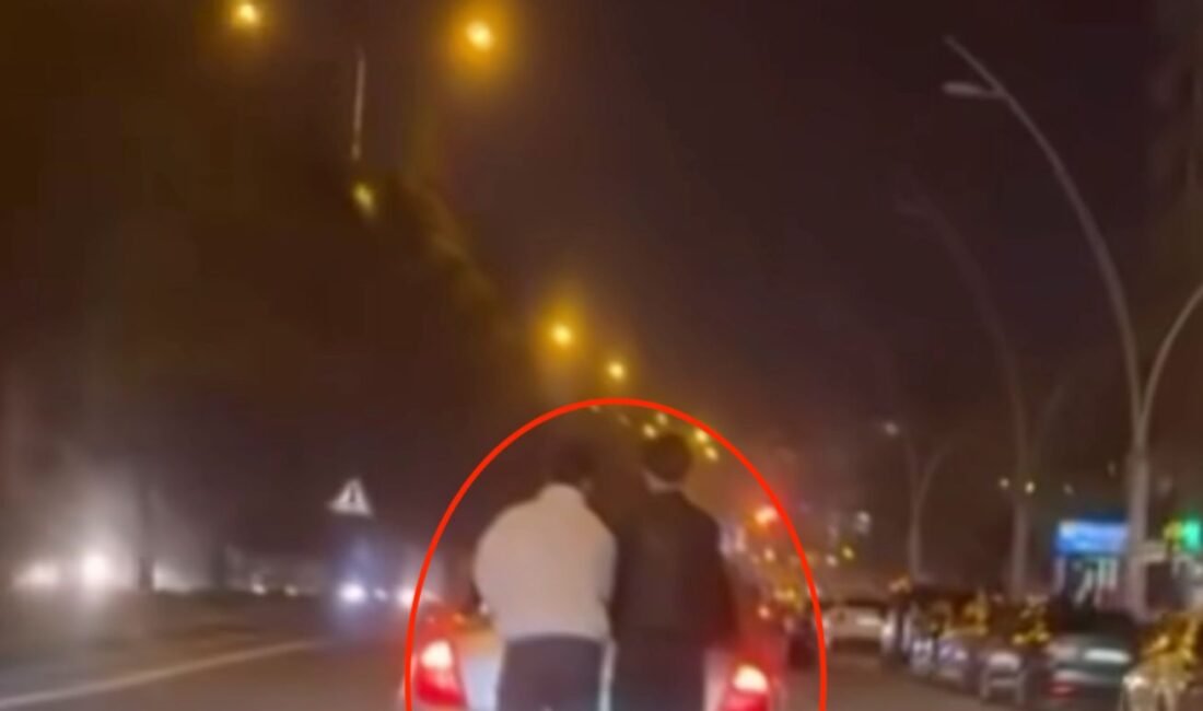 Hüseyin İÇLİ/DİYARBAKIR, (DHA)-DİYARBAKIR’ın Kayapınar ilçesinde patenli 2 kişinin otomobilin arkasına