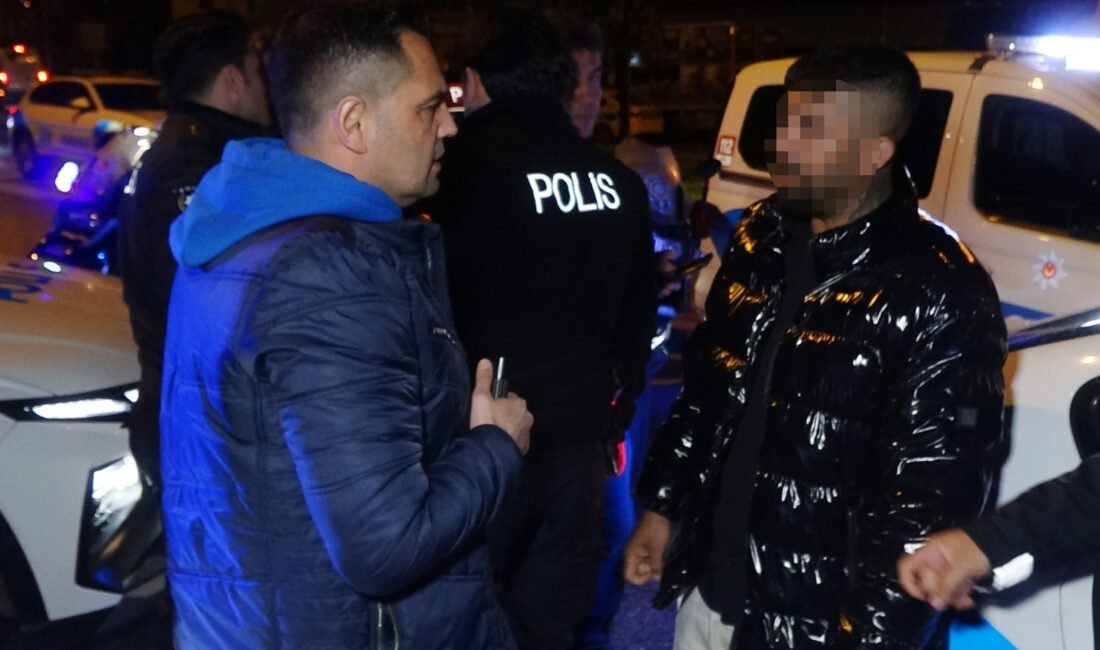 Adem AKALAN/ANTALYA (DHA)- ANTALYA'da polisin 'dur' ihtarına uymayan hafif ticari