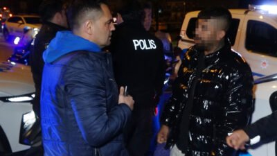 Adem AKALAN/ANTALYA (DHA)- ANTALYA'da polisin 'dur' ihtarına uymayan hafif ticari