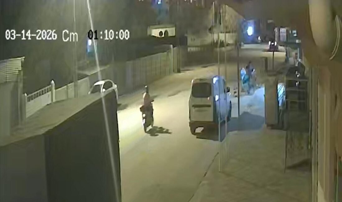 Polisten kaçarken aracıyla belediye işçisinin motosikletine çarptı; başkanın oğlu çıktı Özkan AYDIN/IĞDIR, (DHA)- IĞDIR’da polisin uygulamasından kaçan sürücü, kullandığı araçla