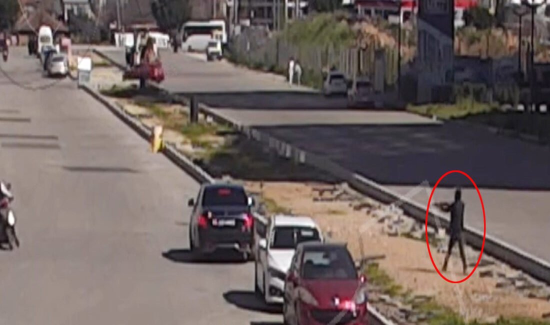 Göktan CANAZ/ANTALYA, (DHA)- ANTALYA’da motosikletle bir aracı takip edip, pompalı